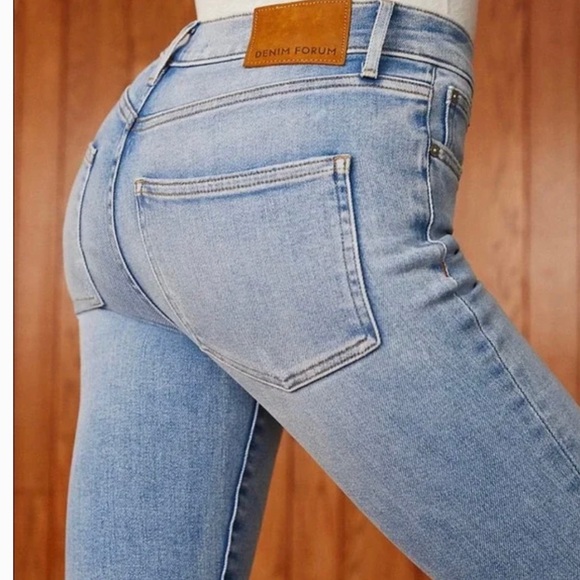 Aritzia Denim Forum The Nico Mid Rise Skinny Crop Raw Hem Distressed Jeans 24 - Picture 3 of 16